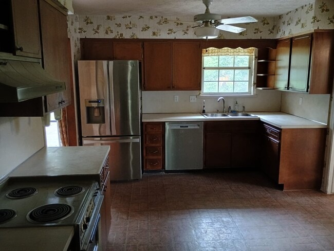 Building Photo - 3327 Hollycrest Blvd