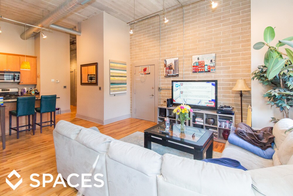 Foto principal - 3712 N Wilton Ave
