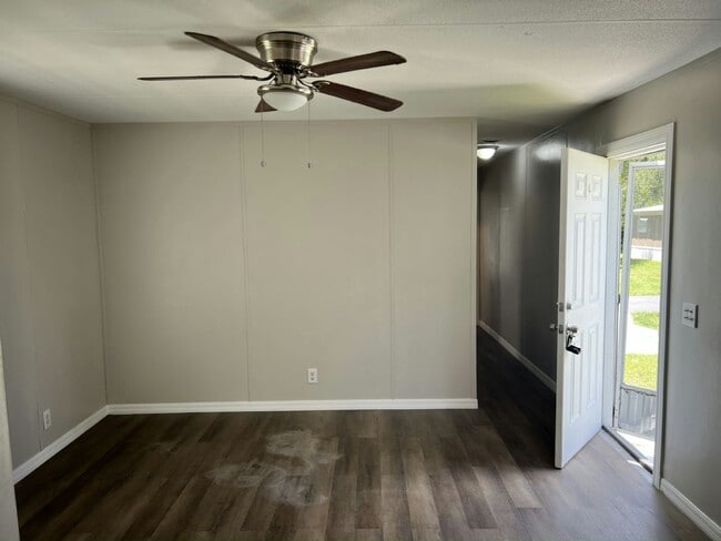 Building Photo - 84 Tower Manor Cir E