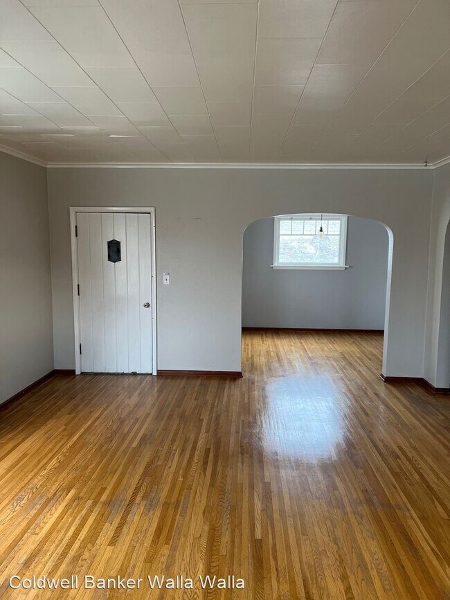 Building Photo - 3 br, 1 bath House - 2444 Waggoner Rd.