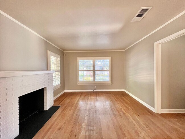 Building Photo - 2 Bed, 1 Bath in Hampton Hills Addition