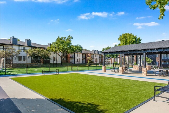 Foto del edificio - 4600 W Pioneer Dr