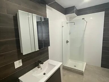 Foto del edificio - 1144 E Grand St