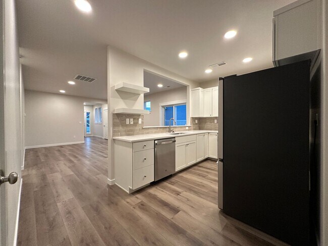 Foto del edificio - 3bed, 2bath 1,201sq.ft. 2car garage home in Shadow Glen Subdivision - Caldwell