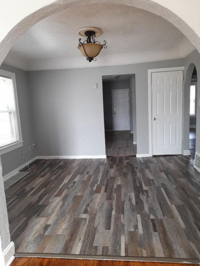 Building Photo - 1814 E 68th St