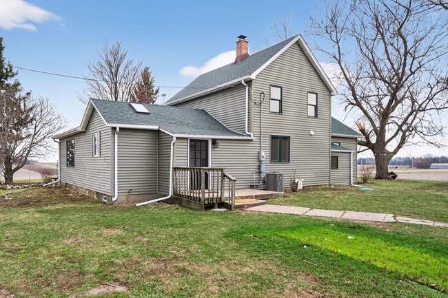 Building Photo - 17093 Somonauk Rd