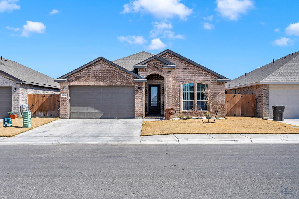 Foto principal - 6104 Bobwhite Rd