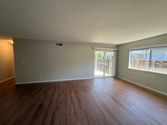 Building Photo - *Cambrian Park* Updated 2BR/2B single story duplex.