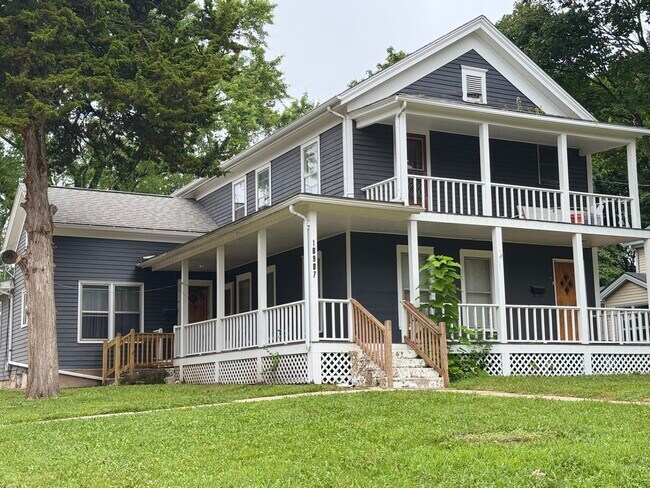 Foto del edificio - 10907 N Woodstock St