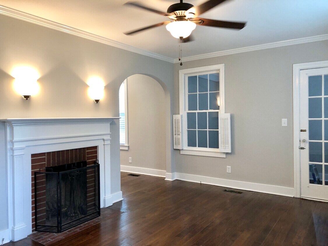 Primary Photo - 1721 Oak Dr