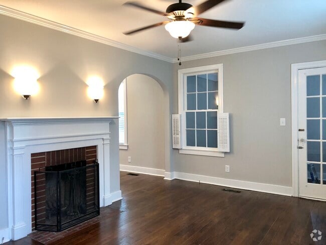 Building Photo - 1721 Oak Dr