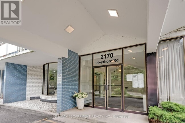Building Photo - 2170-2170 Lakeshore Rd.