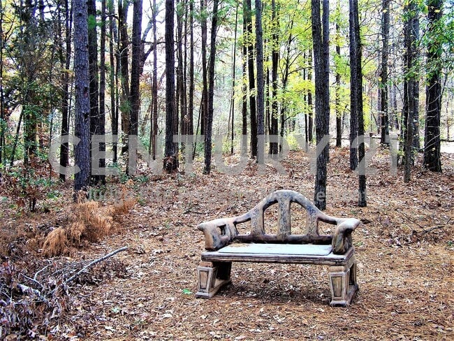 Building Photo - Private and Secluded 3/2 Home Just Minutes...