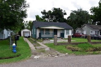 Building Photo - 6229 Clover Ridge St