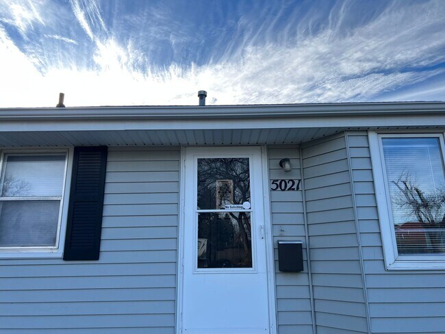 Foto del edificio - Beautiful walk-out ranch!