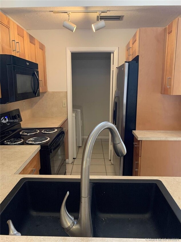 6825 SW 38th St Unit 6F, Miramar, FL 33023 Condo for Rent in Miramar