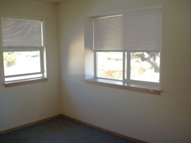 Building Photo - Fantastic 4 Bedroom, 3 Bathroom Townhome!