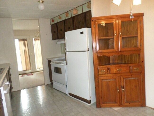 Building Photo - 3 Bedroom 1.5 Bath House
