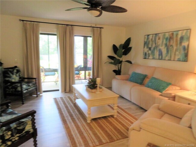 Building Photo - 800 NW Fork Rd