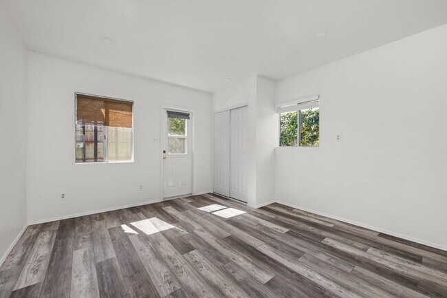 Building Photo - 6467 Cleo St