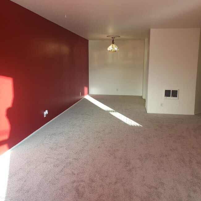 Building Photo - 1551 Southgate Ave