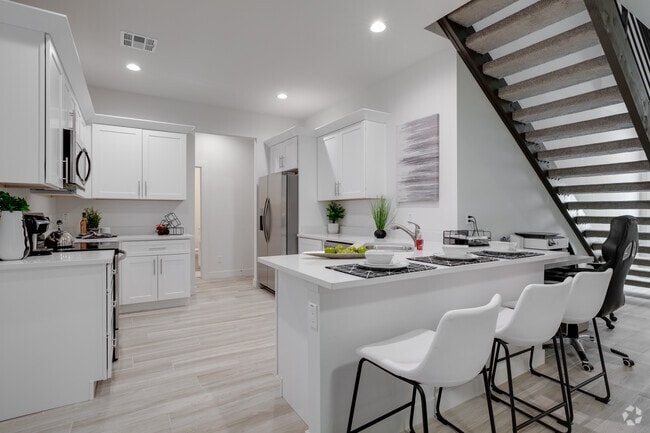 Interior Photo - Portola Red Mountain