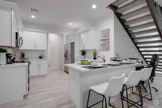 Interior Photo - Portola Red Mountain