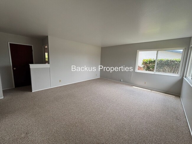 Foto del edificio - Three bedroom North Salinas Home on Linwoo...