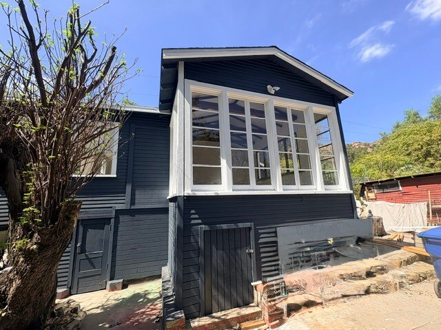 Casa - 9322 Franklin St