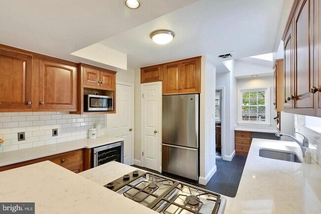 Foto del edificio - 8222 Larry Pl