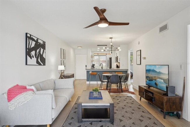 Building Photo - 6277 Bahia Del Mar Blvd S