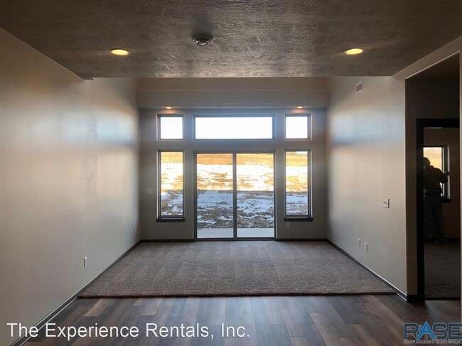 Building Photo - 3 br, 2.5 bath House - 2806 S Julia Pl