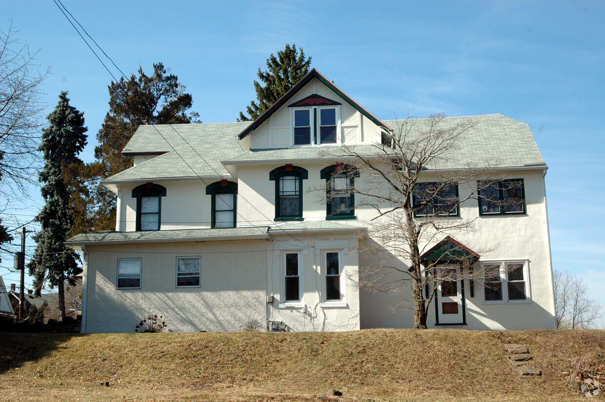Primary Photo - Trinity Court