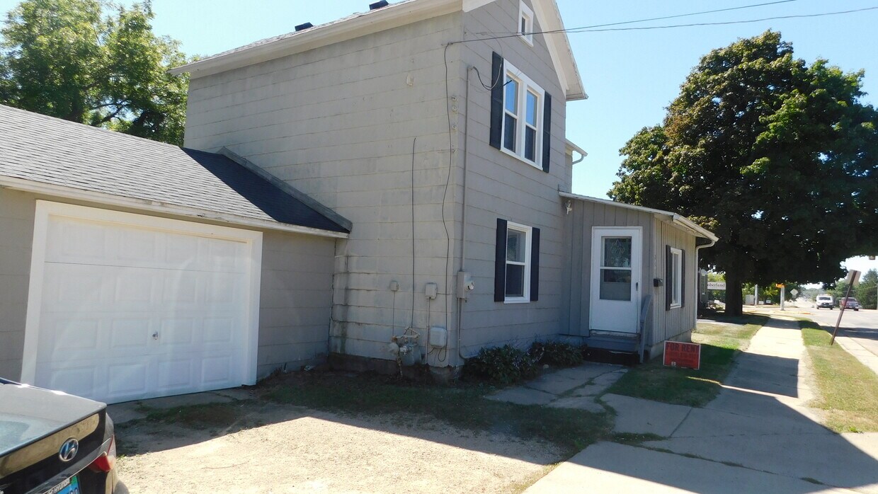 Primary Photo - 245 W South St