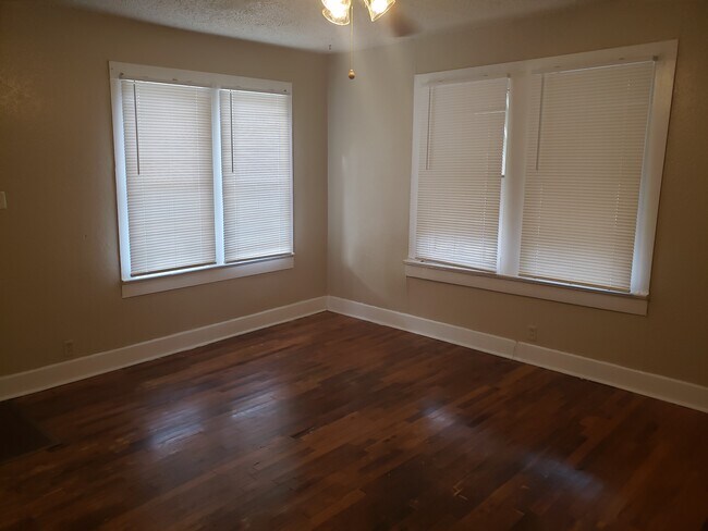 Foto del edificio - 5108 Locke Ave