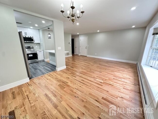 Foto del edificio - 107A S Maple Ave