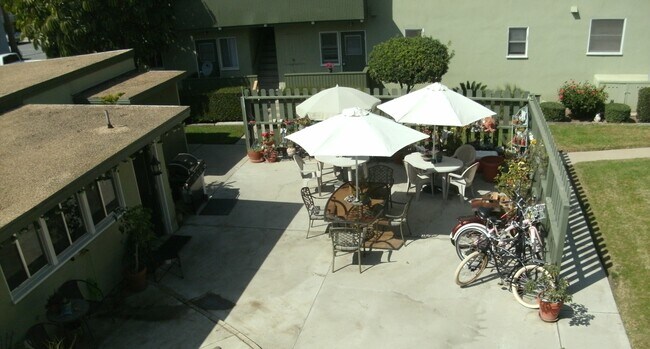 Foto del edificio - 5282 E Las Lomas St