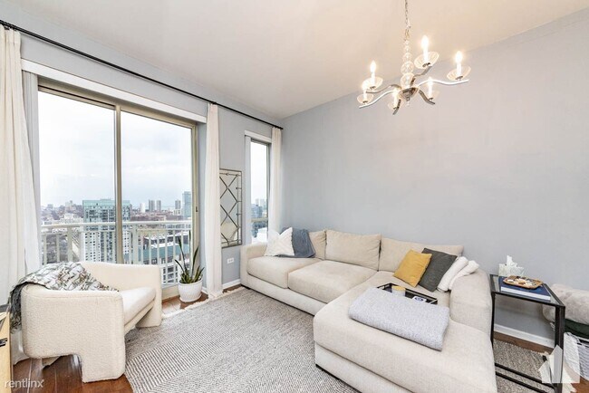Building Photo - 1 br, 1.5 bath Condo - 645 N Kingsbury St ...