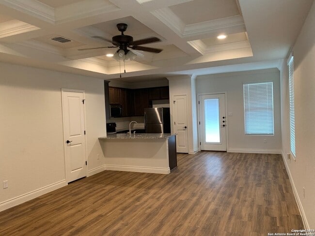 Building Photo - 333 Untermaier St