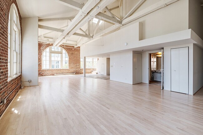 Building Photo - 461 2nd St