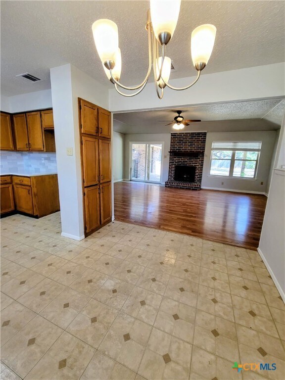 Foto del edificio - 200 N Mt Rushmore Dr