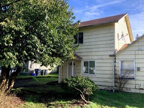 Building Photo - 325 Foch St