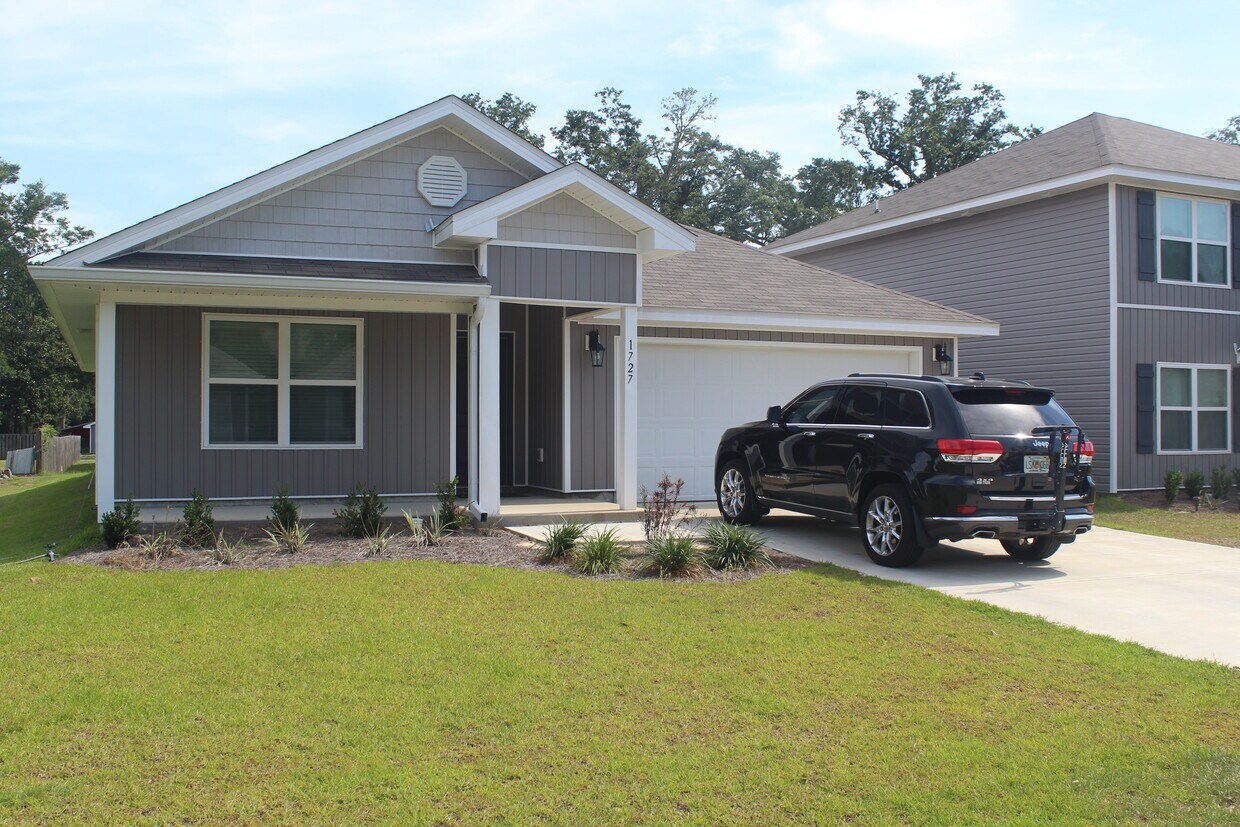 Primary Photo - 1727 Mary Jo Way