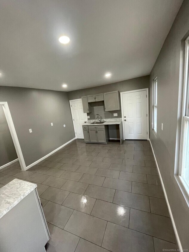 Foto principal - 431 Dixwell Ave