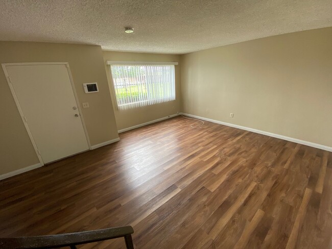 Building Photo - LOCATION & PRIVACY! Spacious 3 br Condo wi...
