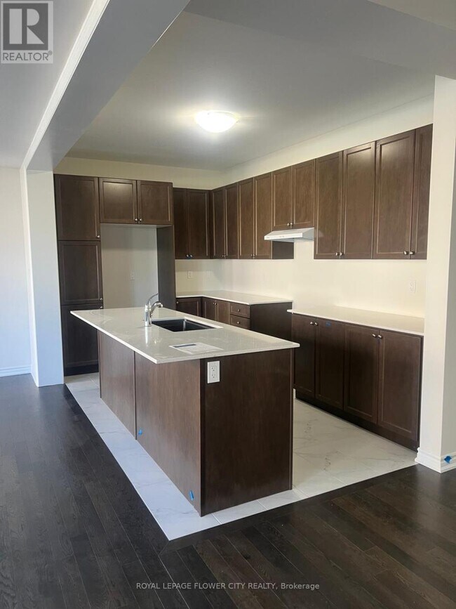 Building Photo - 13 Mundell Rd