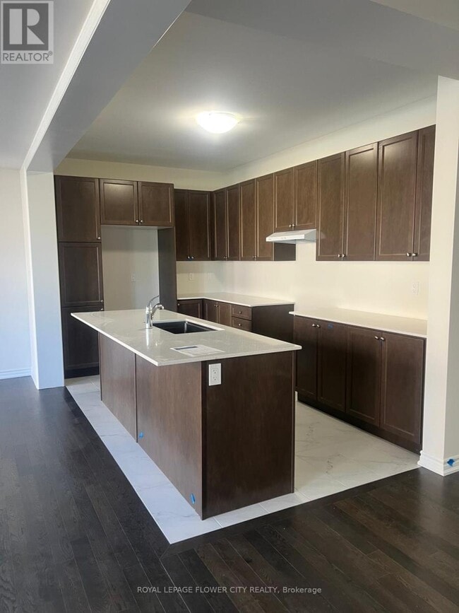 Photo du bâtiment - 13 Mundell Rd