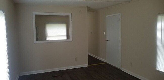 Building Photo - Available now, move in ready!