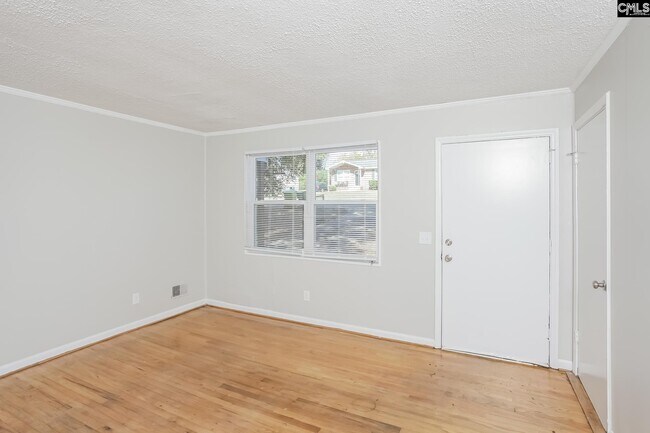 Building Photo - 404 Richcreek Rd