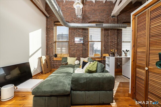 Building Photo - 325 Lafayette St